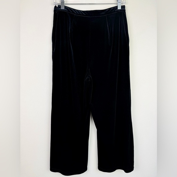 Abercrombie & Fitch Black Velvet Crop Pants - Picture 7 of 11